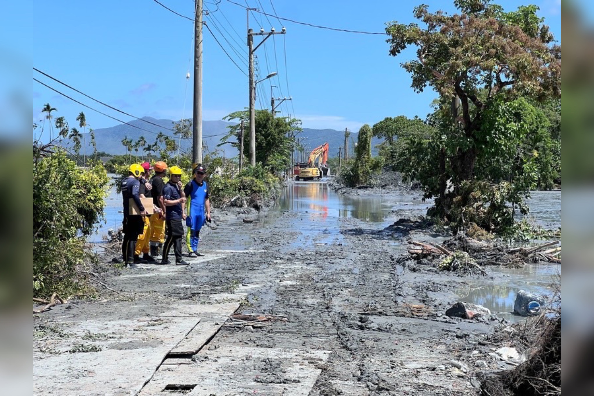 馬太鞍溪堰塞湖溢流15死7失蹤　各地志工攜鐵鏟湧入救災 