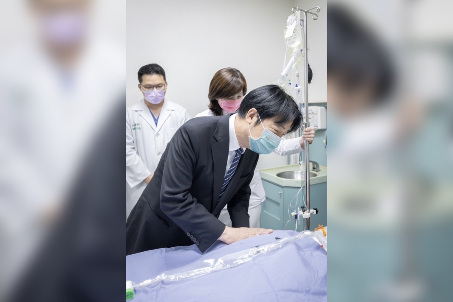 圖為總統賴清德16日赴醫院探視台電搶修電力受傷人員。圖/中央社