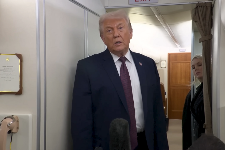 未排除動武可能　川普再示警：美艦隊正駛往伊朗「以防萬一」