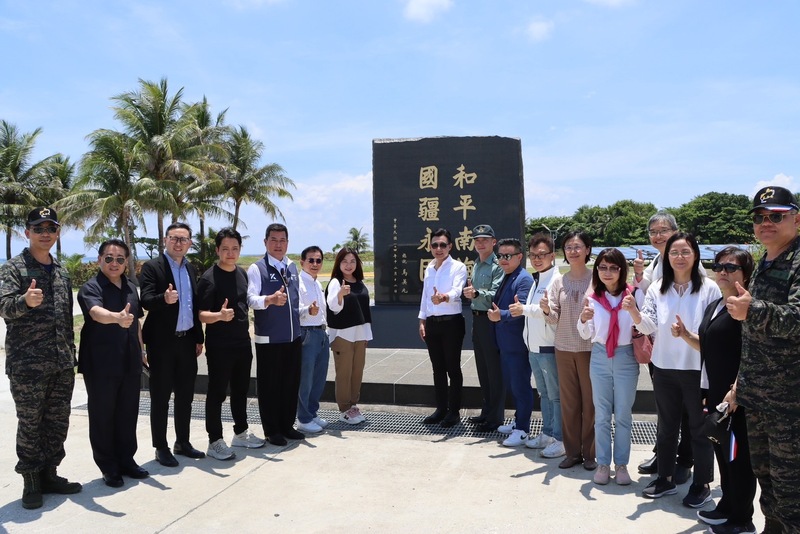 立法院外交及國防委員會國民黨與民眾黨籍立委日前赴太平島宣示主權。圖/中央社