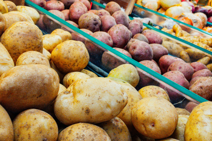 兩部長齊啃洋芋片釋疑！農民憂「風險國人承擔」　鄉農會：衝擊本土農產