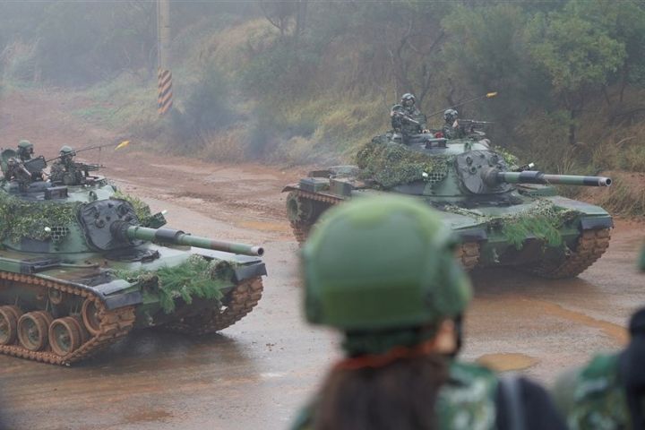   國軍現役主力戰車M60A3正推動系統性性能提升計畫，將與新一代M1A2T戰車（圖）形成「高低配」戰力架構。圖/中央社