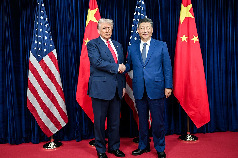 川普與習近平會晤握手。圖/Official White House Photo by Daniel Torok/Wikimedia Commons