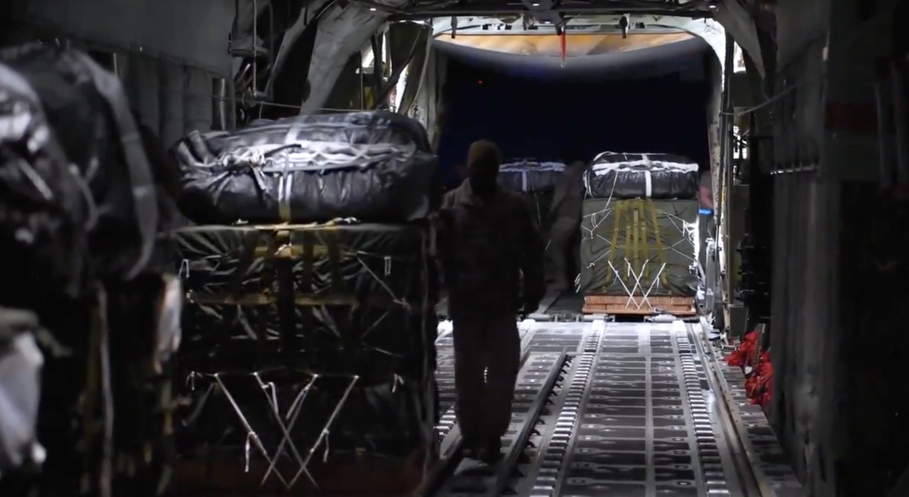 美國與約旦在加薩空投了第一批救援物資。圖/翻攝自U.S. Central Command @CENTCOM