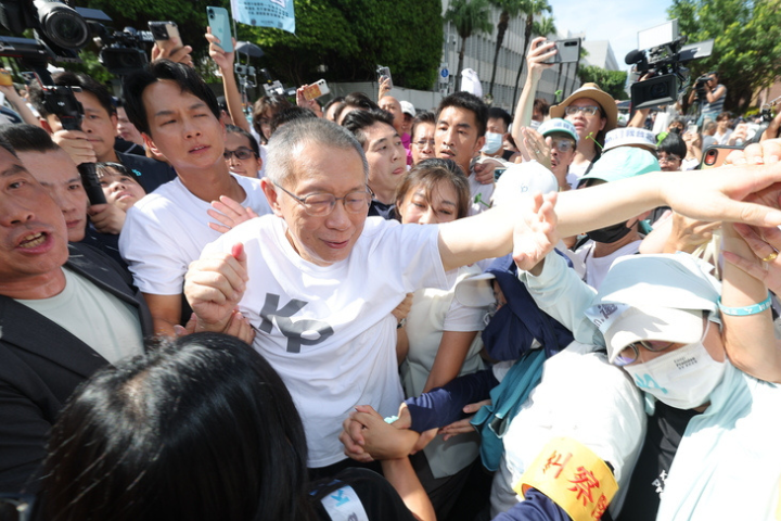 幕僚備火爐、豬腳麵線去霉運  柯文哲交保首發文喊「上工」