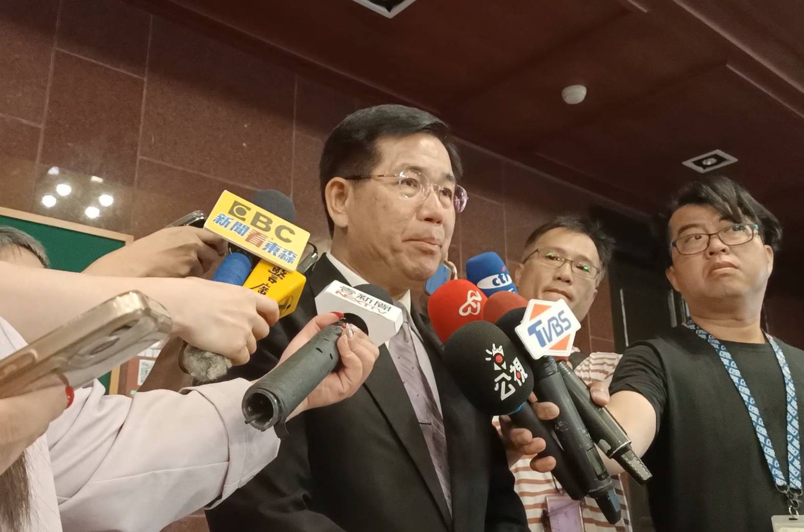 教育部長潘文忠今日在立法院受訪談不適任教師處理機制修訂辦法。圖/簡立欣攝影