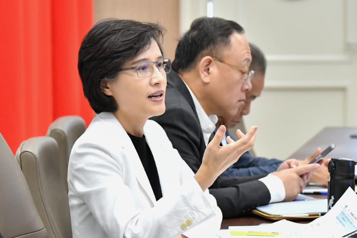 關於2026地方選舉，媒體人羅旺哲指出，行政院副院長鄭麗君最近接受了新聞台的專訪，看起來急著想要累積自己的底氣。圖/取自鄭麗君臉書