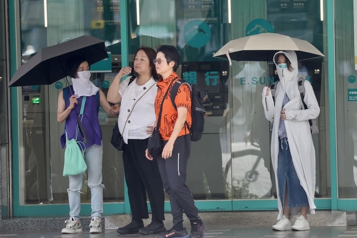 多雲到晴高溫炎熱　午後留意局部雷陣雨