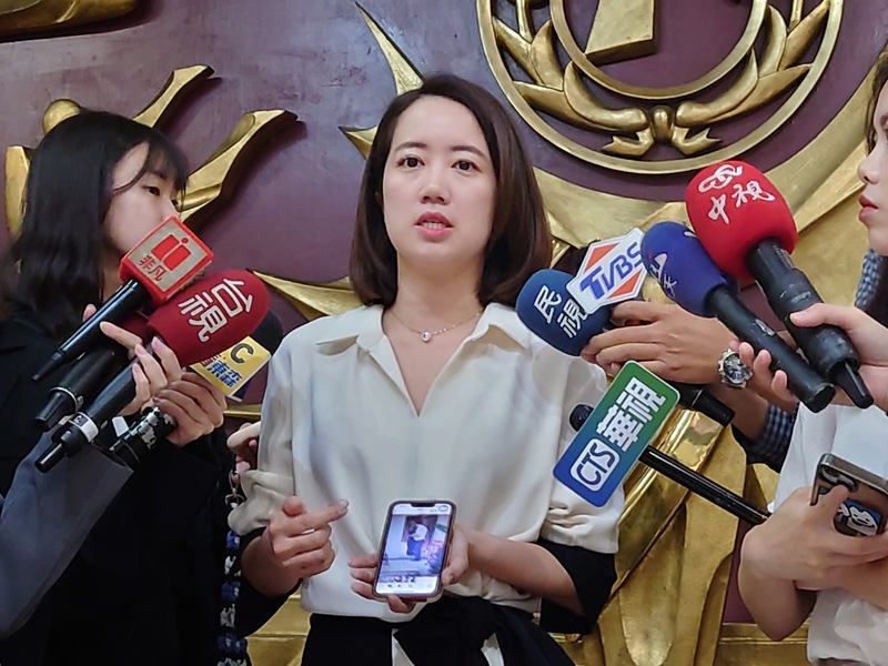 戴瑋姍日前到台北市參加聚餐，離開時不慎將私人袋子遺忘在餐廳，不料竟被同桌王姓警官當成嘔吐袋扔掉。圖/中央社