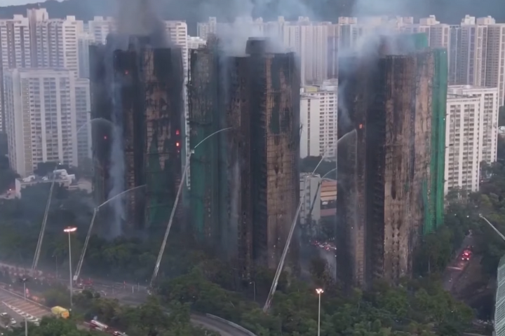 香港世紀惡火增至94死！消防預計完成7棟爆破搜索　火勢估今晚完全熄滅