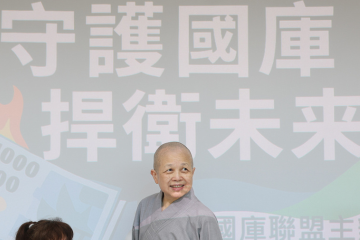 稱賴政府棄械投降「普發1萬無法拒領」　釋昭慧：只想開噴竊國政客