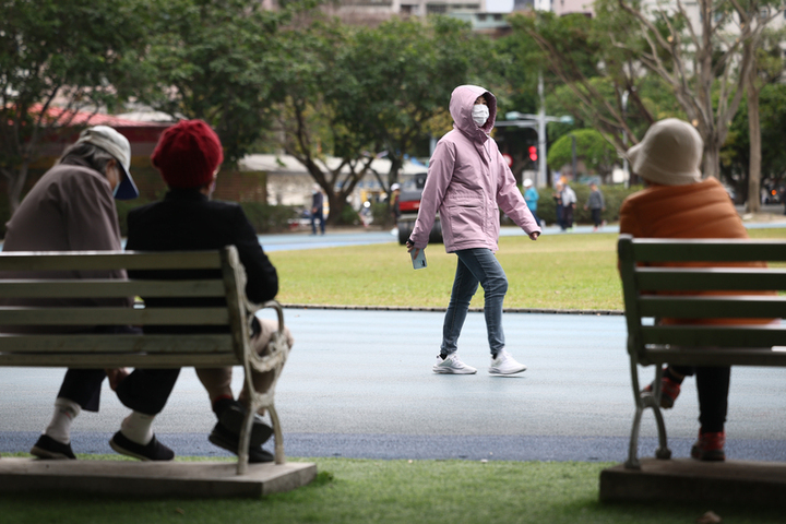 南方雲系影響各地雲多偶降雨　未來一周2波東北季風耶誕低溫探15度