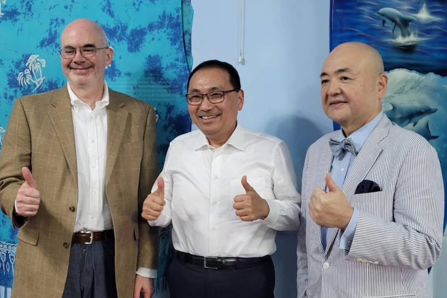 新北市長侯友宜（中）日前與美國在台協會處長谷立言（左）、日本台灣交流協會代表片山和之（右）同遊新北平溪、貢寮。圖/取自美國在台協會臉書