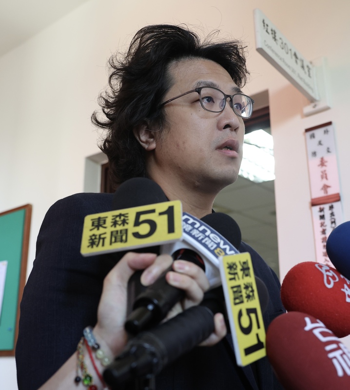 圖為民進黨立委沈伯洋受訪畫面。圖/中央社
