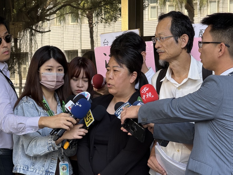 前南投縣議員史雪燕表示，她將到台北高等行政法院提起行政訴訟，並向陸委會主委、內政部長等提出連帶賠償之訴。圖／中央社