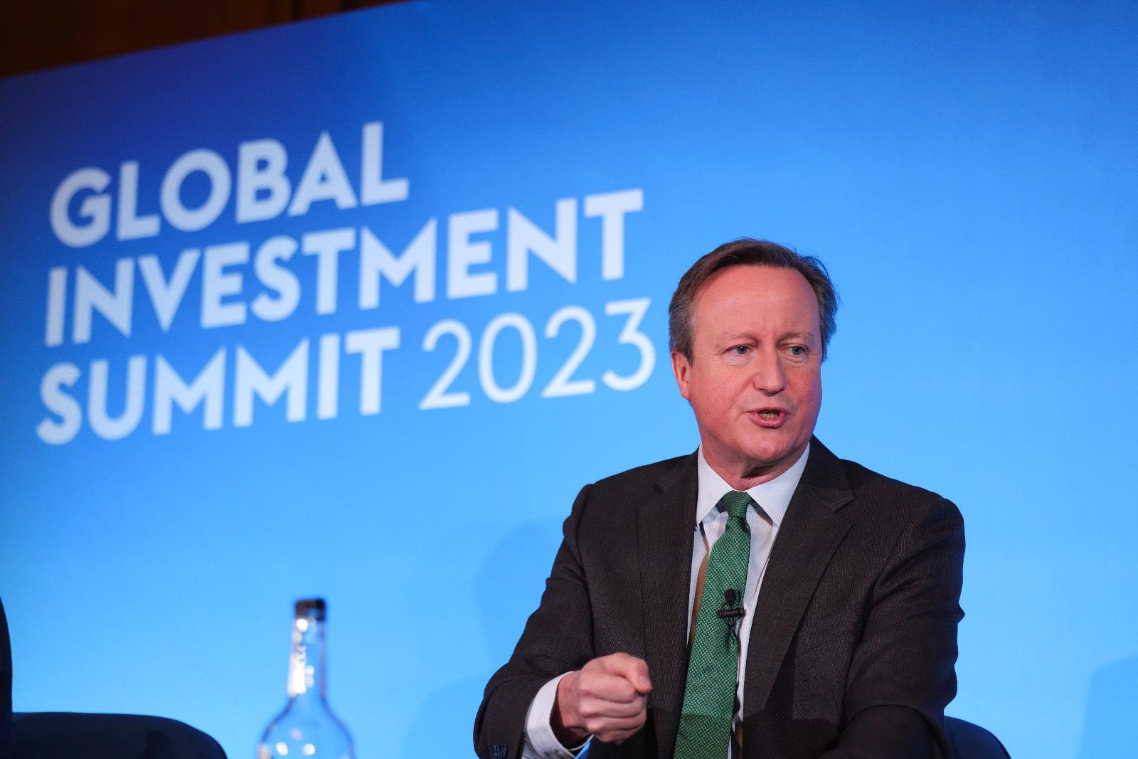 英媒透嘔，外相卡麥隆計劃與中國外長王毅會晤。圖/取自David Cameron@David_Cameron