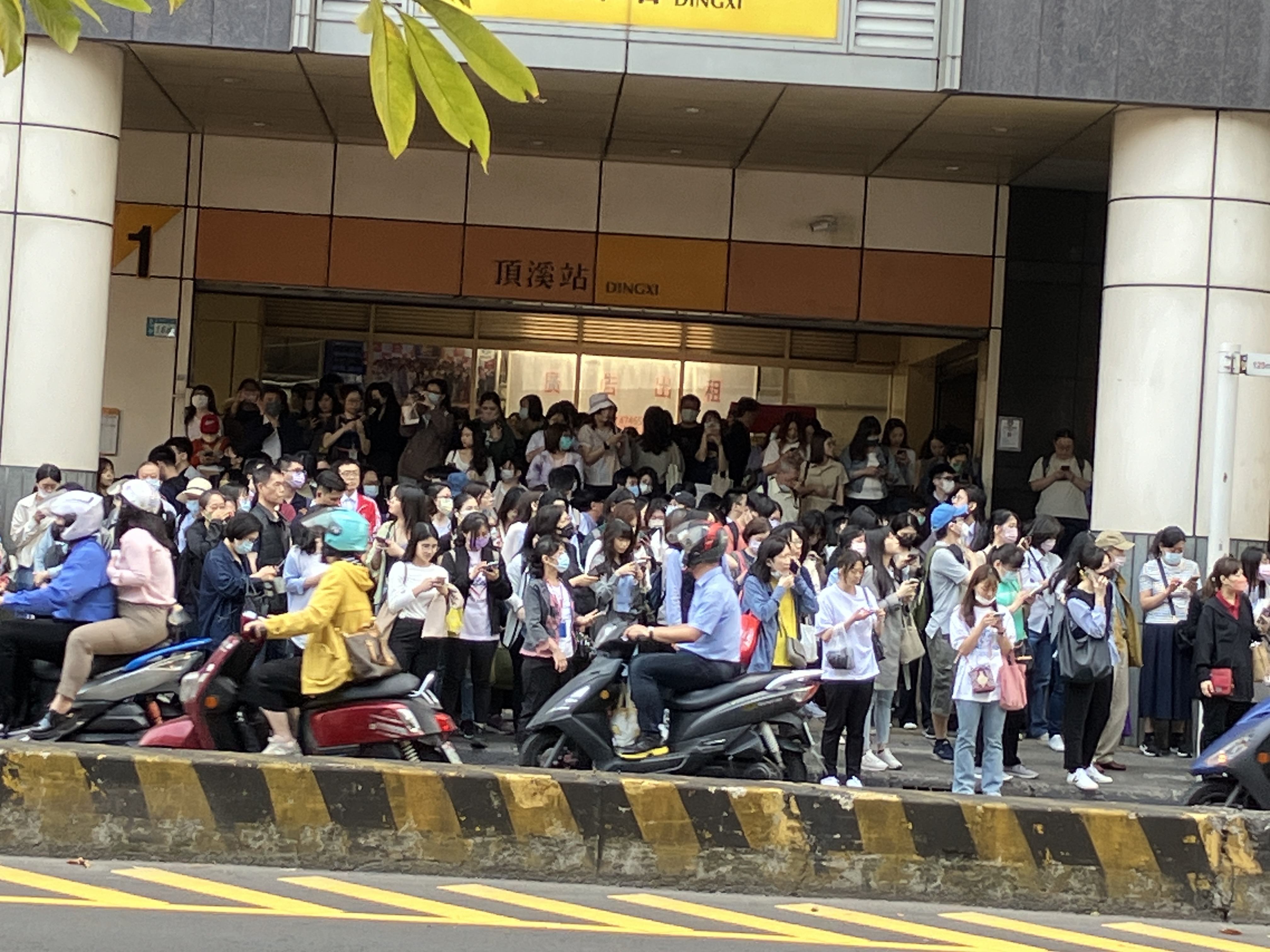 花蓮外海發生7.2度強震，台北捷運一度停駛。圖/蔣巧薇攝