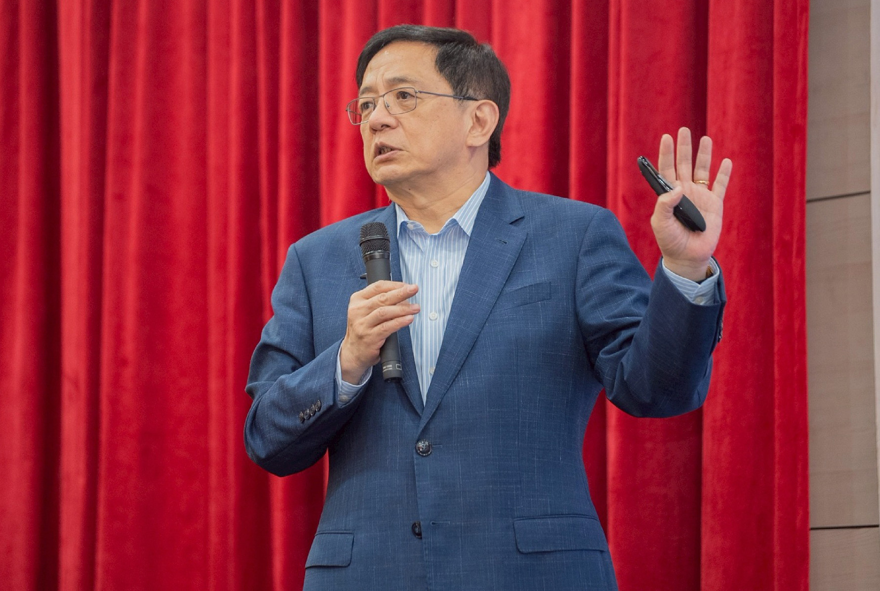 前台大校長管中閔強調，台灣的未來不應由民進黨把持。圖/取自民眾黨臉書