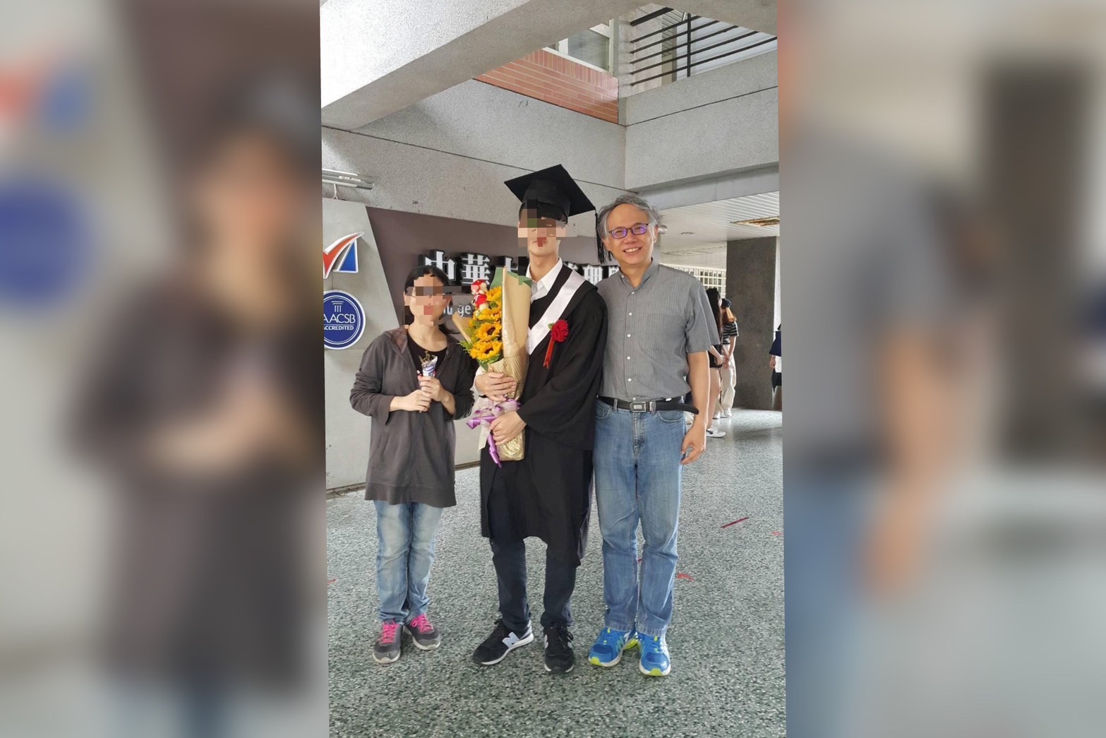 前台北市長柯文哲的弟弟柯宇謙（右一）罕見接受媒體訪問，並透露父親柯承發的遺願。圖/取自柯宇謙臉書