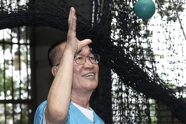 國民黨新北市長參選人李四川預計4日前往新北市選委會正式登記參選，他3日則在泰山區的棒球學校參訪。圖/中央社