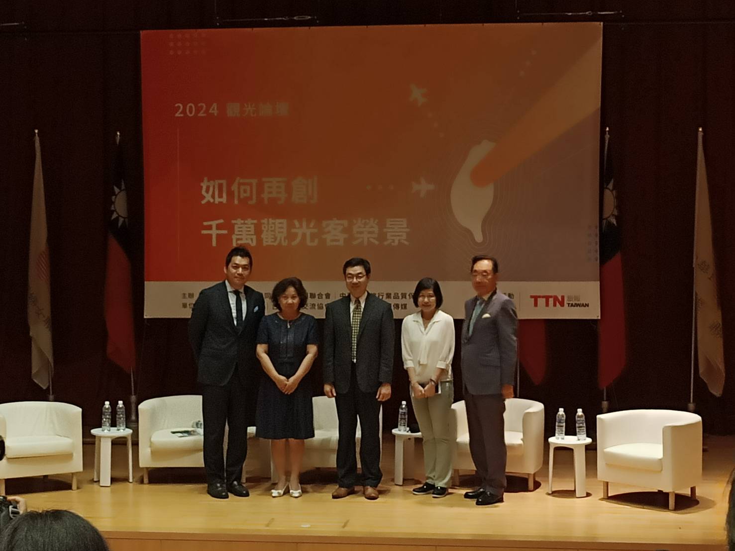 民進黨政府禁團令讓觀光業者叫苦連天，業者日前舉辦座談會，期待民進黨政府釋出善意，恢復兩岸旅遊。圖/簡立欣攝影.jpg
