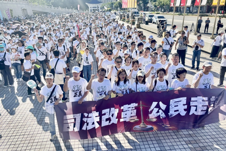 爆警察被下令「若放人就立刻拔官」！陳昭姿批官逼民反：我講話我負責