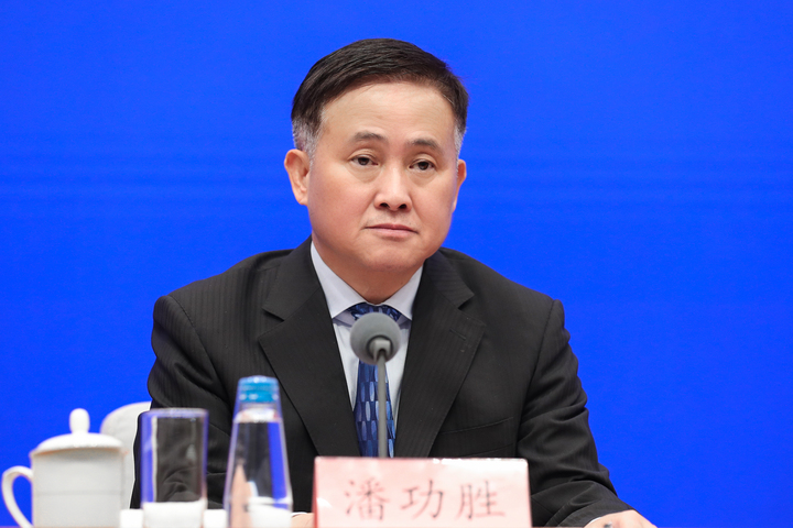 大陸央行行長潘功勝24日在國新辦記者會。圖/取自大陸證監會網站