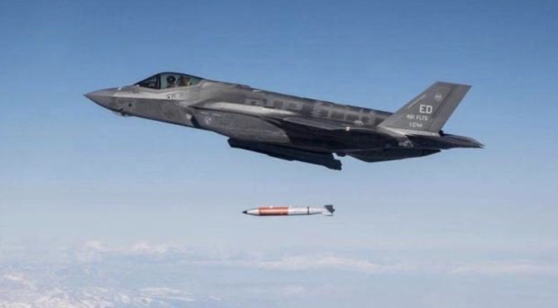 美國空軍F-35A投擲「B61-12」戰術核彈測試。 圖/取自美國空軍官網