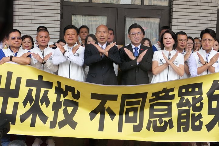 率藍委催票 喊話一席都不能掉 韓國瑜：台灣民主恐變妖怪