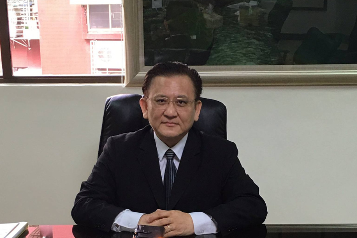 永嘉法律事務所主持律師李漢中表態參選國民黨主席，誓言要引領中國國民黨重生，回到總統府。圖/取自永嘉法律事務所臉書