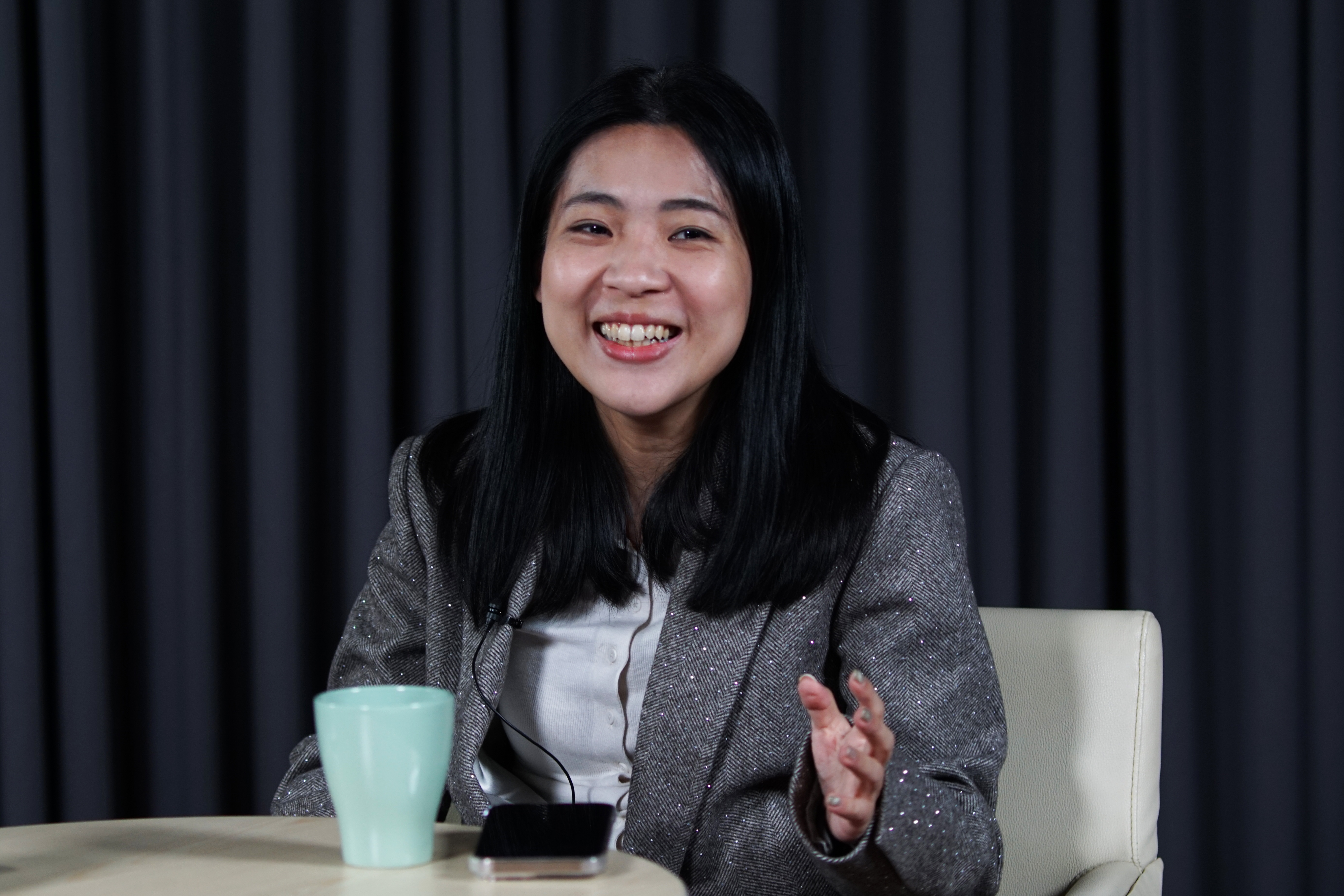 台北市立委徐巧芯6日在梅花新聞網參加「寒梅Talk爆」的錄影，呼籲民眾在7/26當天踴躍出來投下不同意票。圖/記者陳思豪攝 