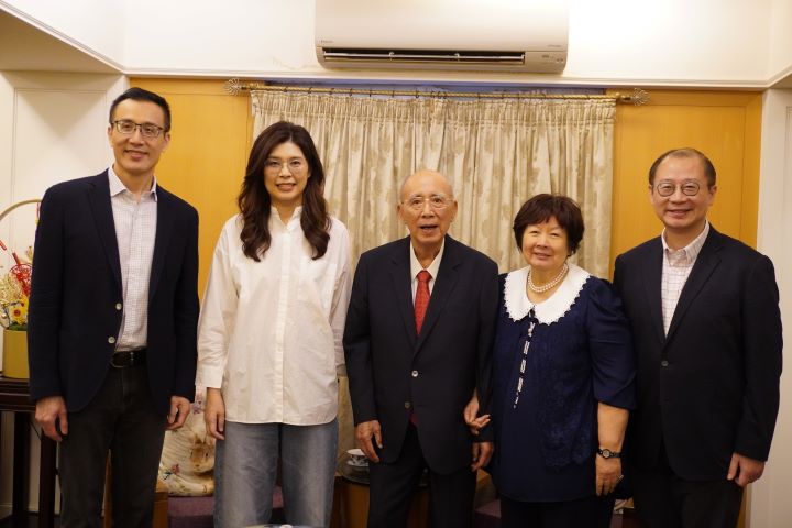   吳伯雄（中）表示，支持鄭麗文訪陸。他回顧，過去擔任國民黨黨主席期間曾六度率團訪問大陸。圖/國民黨提供