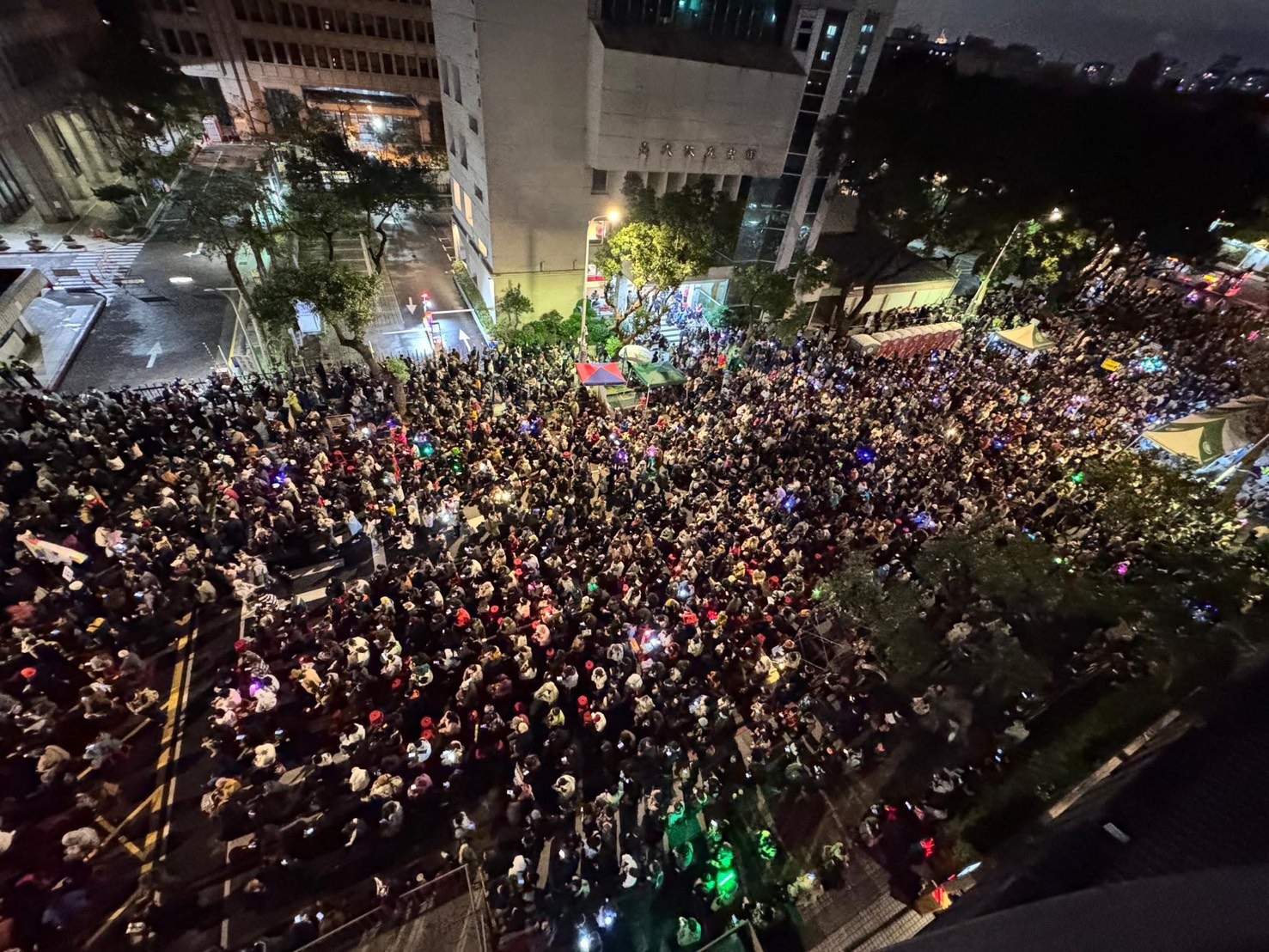 圖為2024年12月17日的《冬季青鳥在台北》現場照片。圖/取自經濟民主聯合臉書