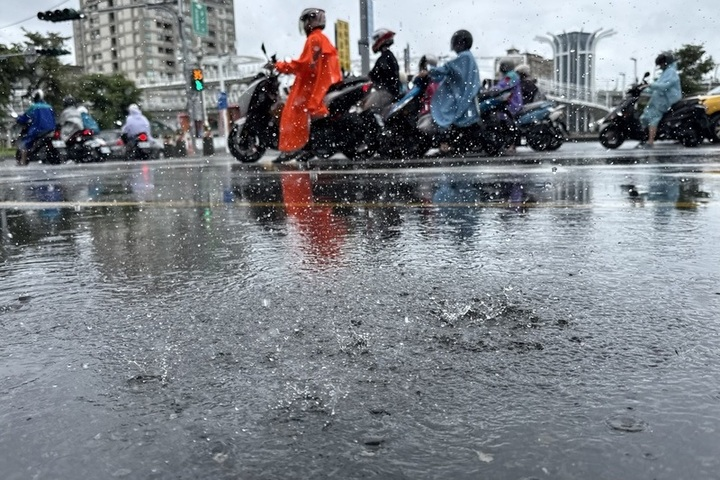 中南部下周日前防豪雨　颱風沙德爾持續發展恐成強颱接近