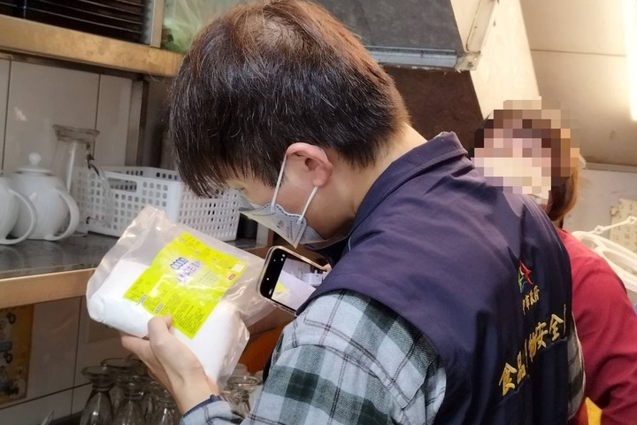 春水堂公益店茶水含清潔劑致3人喉嚨灼傷　食安處勒令停業