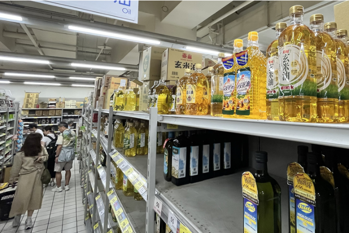 毒油來源未明急上架？食藥署公布「重新上架三原則」　盧蔣都反對：萬萬不可