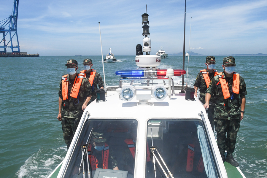 大陸海警船2日晚登檢澎湖籍漁船並帶走，目前已被帶到晉江的圍頭港待查。(示意圖，非新聞相關船隻)。圖/新華社