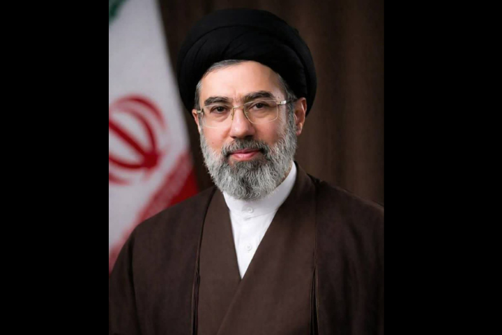 伊朗9日宣布由穆傑塔巴接替其父哈米尼出任最高領袖。圖/取自کریم سیاحی @KrymSyahy87327