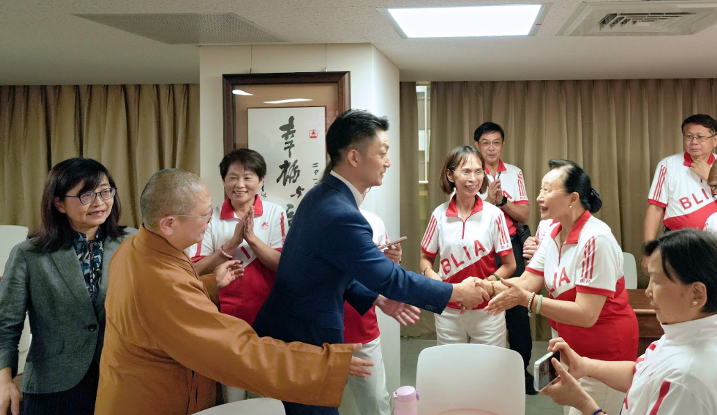 台北市長蔣萬安與佛光山義工相見歡。圖/佛光山提供