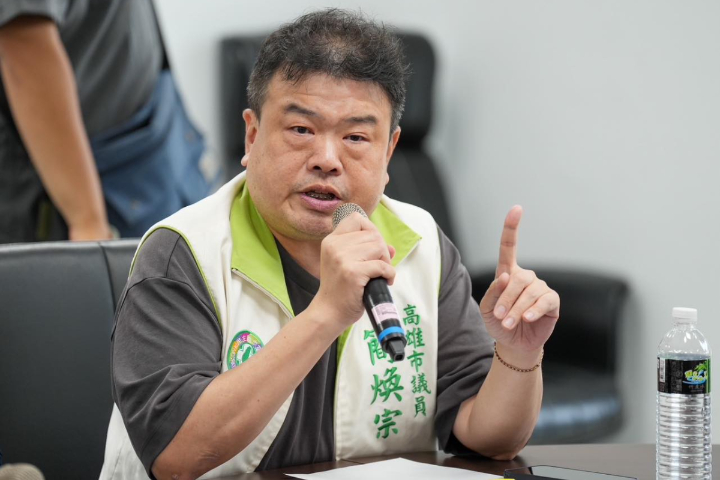 高雄市議員簡煥宗16日在議會質詢時，要求檢討高風險建築物。圖/取自簡煥宗臉書