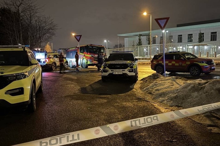 挪威警方已封鎖位於奧斯陸的美國駐挪威大使館周邊進行調查。圖/取自Bobnews24《推特》官方帳號