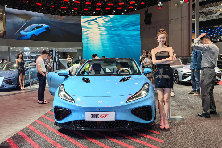 內捲殺到見骨！鄭永年示警陸電動車「集體自殺」　指最後贏家恐是特斯拉