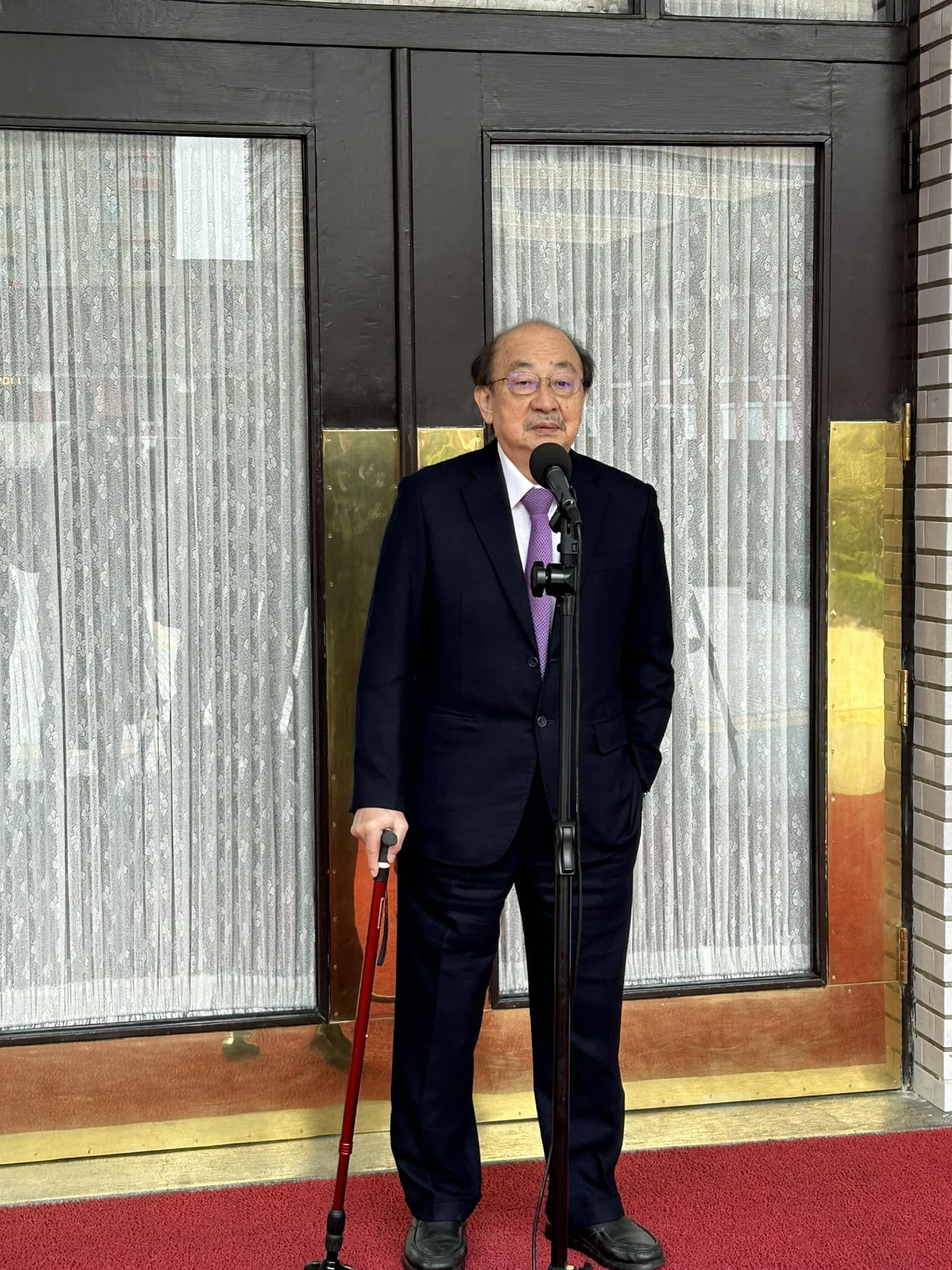 民進黨立院黨團總召柯建銘繼3日提出立法院長改選後，今天（4日）再提「雙罷」，除韓國瑜外，國民黨41名區域立委也都要全罷掉，國民黨立委王鴻薇說，老柯是不是瘋了。圖／取自柯建銘臉書