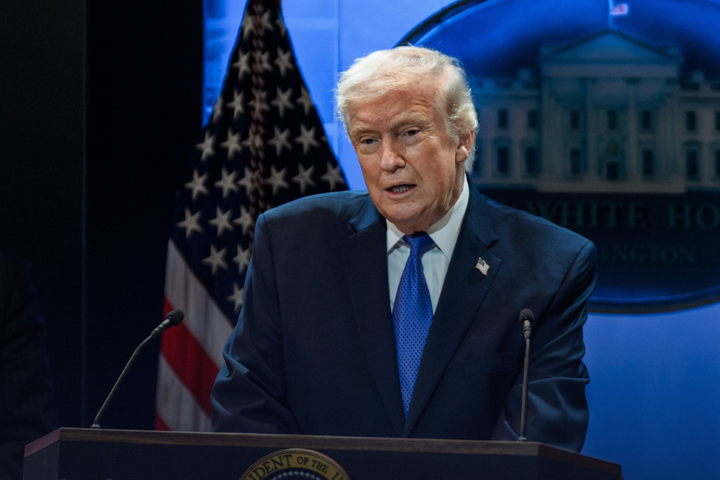 不滿關稅遭裁定違法　川普痛批大法官「國家之恥」　揚言改徵10%新稅