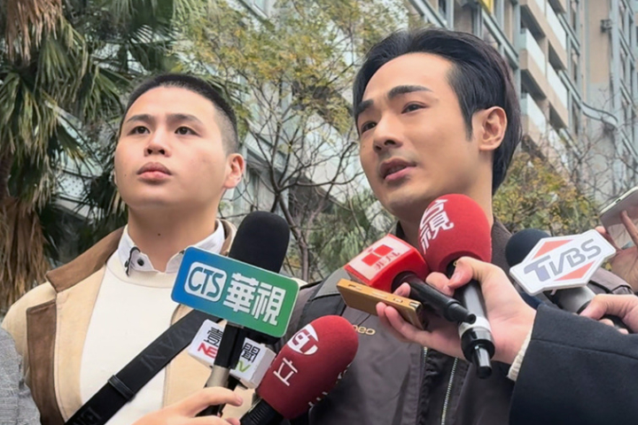 福建省泉州市公安局今天（13日）對網紅八炯（右）、閩南狼（左）發布百萬懸賞令。圖/中央社