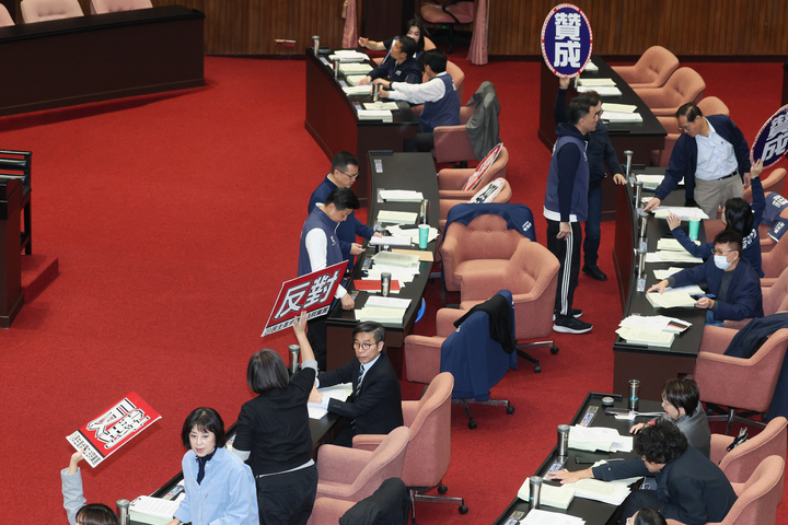 立院又延會了　在野黨聯手通過會期至明年1月31日