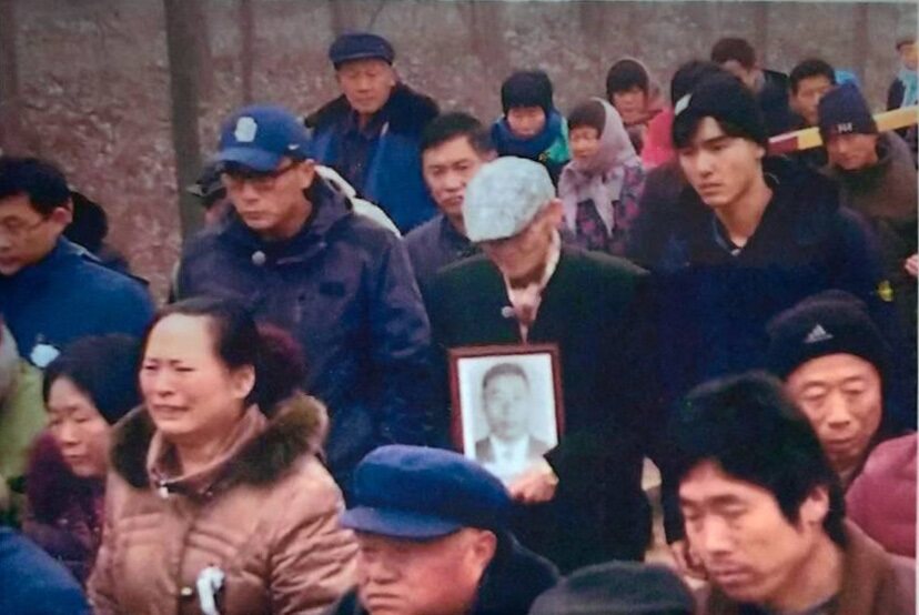 長途跋涉，完成落葉歸根最後一里路。圖/高秉涵提供