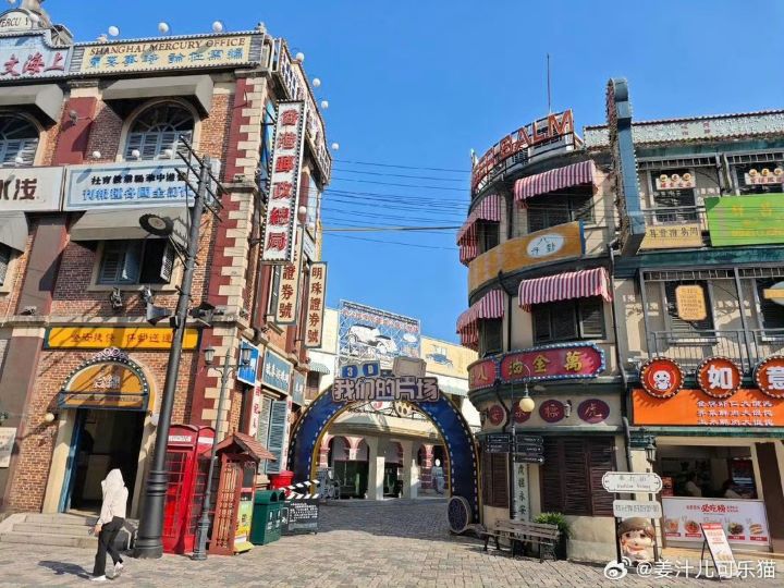 橫店影視城也明顯感受到市場寒意,橫店劇組數量大幅減少,不少臨時演員長時間等不到工作機會。圖/取自薑汁兒可樂貓微博