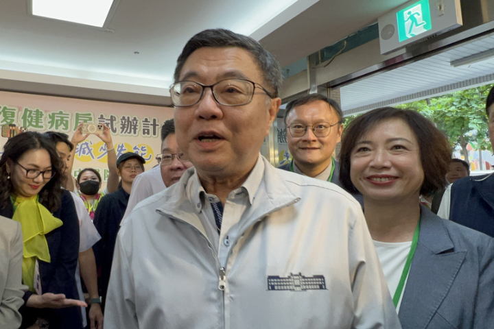 沒錢勘災只能打電話？作家酸「世界奇觀」：卓揆可比照自費看球賽