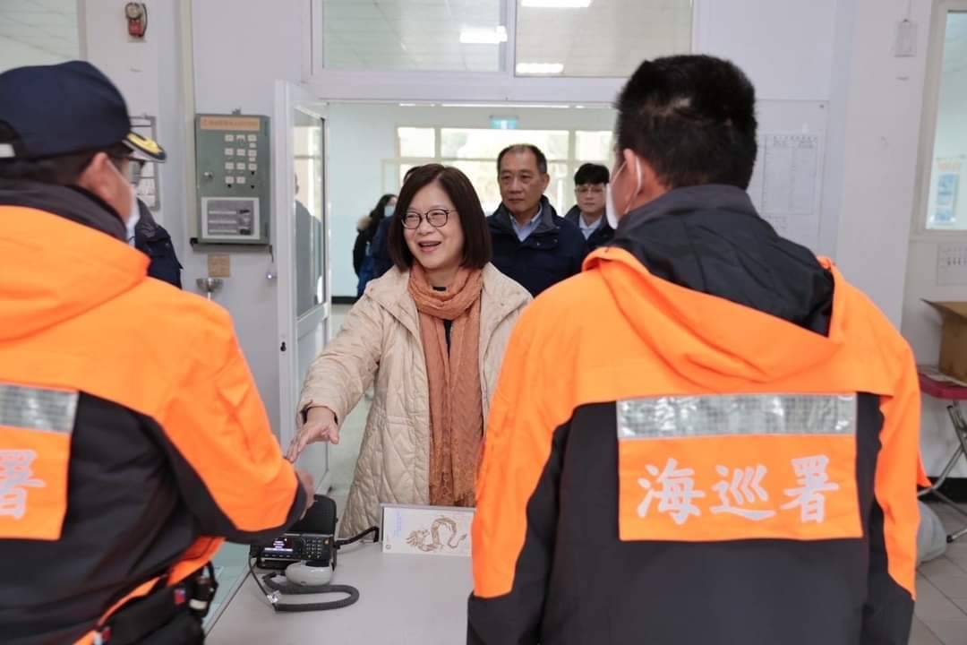 海洋委員會主委管碧玲18日表示，很快就會遣返金門翻船事故的2名陸籍生還船員。圖/取自管碧玲臉書